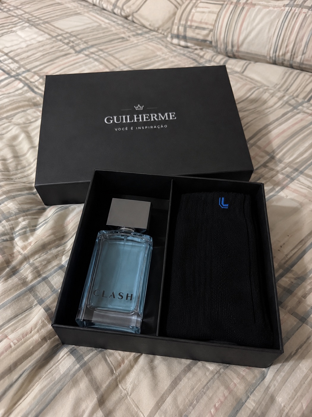 Kit com perfume Clash e meia